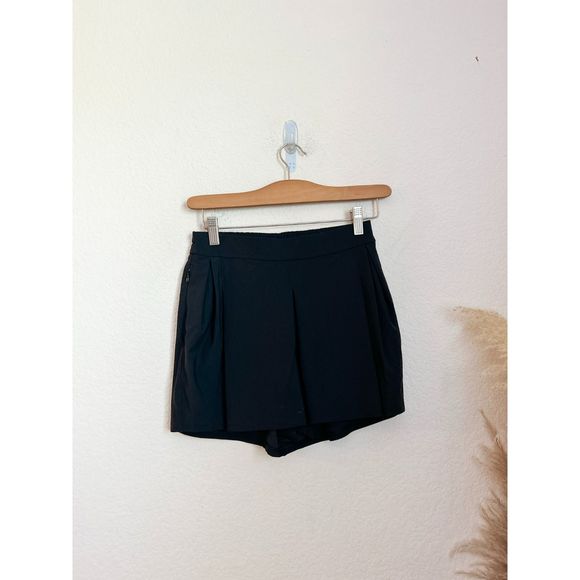 Lululemon black pleated shorts‎ size 4 - Picture 1 of 4